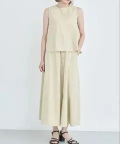 【新品】【即日発送】attiree ベージュ ノースリーブ セットアップ