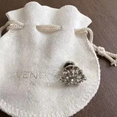 ヴァンドーム青山 雪の結晶 ピンバッジ