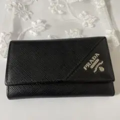 プラダ　PRADA キーケース　サフィアノ　ブラック