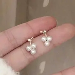 グレープパールピアス