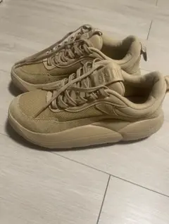 UGG スニーカー　W LA CLOUD TRAINER 24cm ベージュ