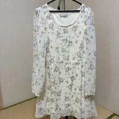 ハートデザインのベージュミニドレス、サイズ38 CLOCK HOUSE