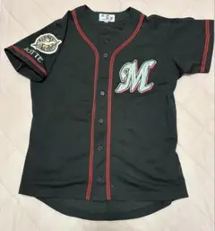 千葉ロッテマリーンズの応援ユニフォーム(黒)右肩、左胸に刺繍ワッペンあり
