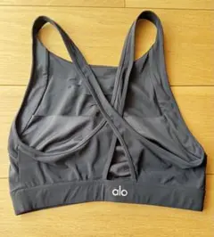 alo yoga ブラトップ　BLACK