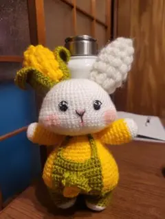 手作りウサギのぬいぐるみ トウモロコシ付き