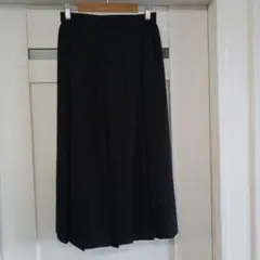 【ユニクロ】黒のプリーツひざ丈スカート　タグ付