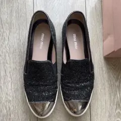 miu miu グリッター スリッポン 黒