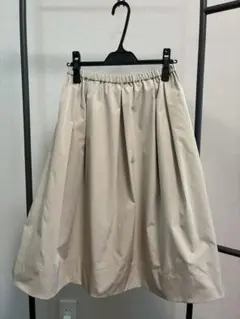 タフタスカート