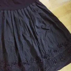 APAISER ふんわりスカート　黒 フラワーモチーフ