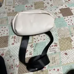 ホワイト 合成皮革 ボディバッグ