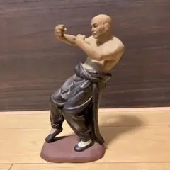 武道家の陶器置物