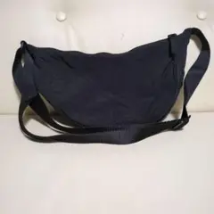 ユニクロブラックキャンバスショルダーバッグ 約60cm