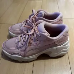 PUMA厚底スニーカー