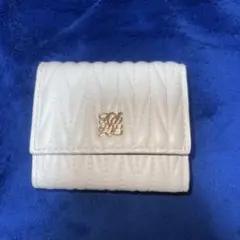 ホワイト キルティング 三つ折り財布