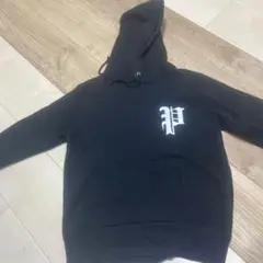 黒 フード付きパーカー Pロゴ PHATRNK