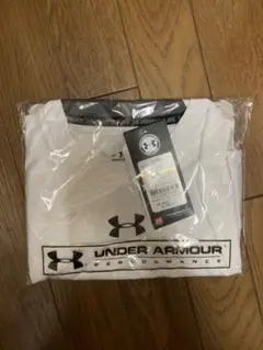 ‼️値下げ‼️定価の半額‼️UNDER ARMOUR パフォーマンスシャツ ホワイト