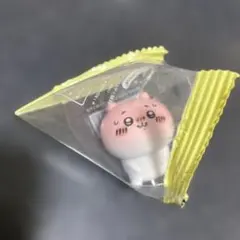 ちいかわ　インテリアミニフィギュア　ちいかわ照れ
