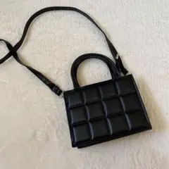 ブラック キルティングハンドバッグ