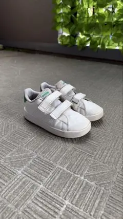 adidas ベルト付きスニーカー ホワイト/グリーン 16cm