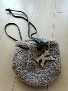 ABRANDONO 巾着型ファーバッグ Kチャーム付き