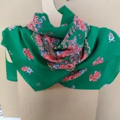@76花柄 緑色 スカーフ