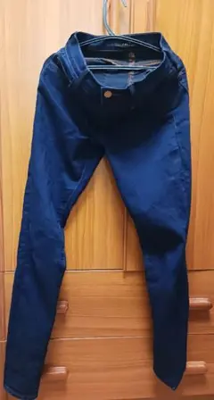 J　BRAND　サイズ24ネイビー スキニージーンズ