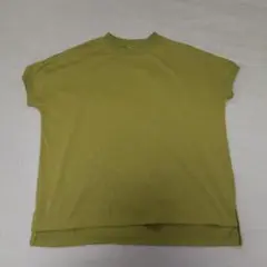 オリーブグリーン 半袖Tシャツ スリット入り
