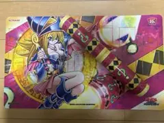 デュエルフィールド　ブラックマジシャンガール　魔法の筒 Amazon.co.jp: 遊 戯 王 ブラック マジシャン ガール 魔法の筒