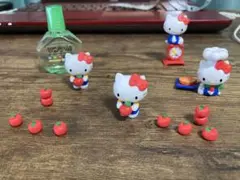 ガチャガチャ　ハローキティ　ミニ・フィギア　4個セット