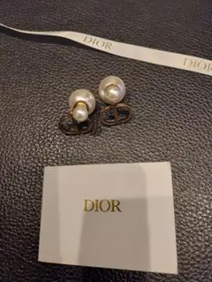 ピアス ロゴ