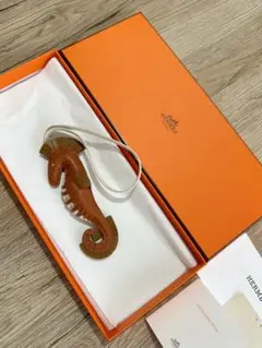 ❤お得なお品❤タツノオトシゴチャーム オレンジ エルメス B刻印 箱付き 2025年最新】エルメスチャームタツノオトシゴの人気アイテム