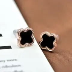 新品☆安心メルカリ便☆ ブラックフラワー☆ピアス ☆両耳