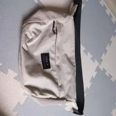 SOBIA ベージュ ショルダーバッグ