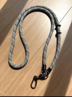 【美品】　スマホ　カメラ　ロープデザイン　ストラップ　耐久性あり　アウトドア
