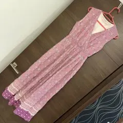 ピンクパープルのVネックオールインワン　ワンピ