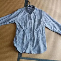 青と白のストライプ ボタンダウンシャツ