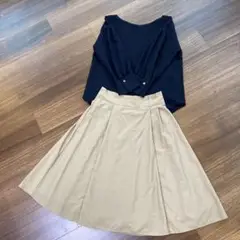 ネイビー トップス ベージュ スカート セットアップ