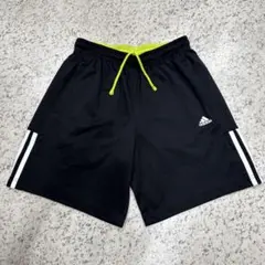 adidas ブラックショートパンツ