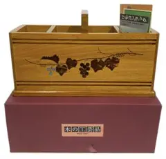 未使用品　くさ忠　木の工芸品　リモコンラック　桜皮貝入　ぶどう　25ケ102
