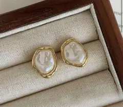 102バロックパールピアス　大ぶり　ゴールド　ステンレス