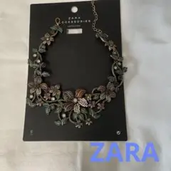 ZARA フラワーモチーフ豪華チョーカー。