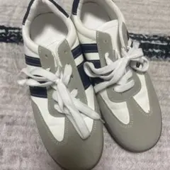スニーカー　24.0