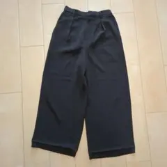 ユニクロ　黒 ワイドレッグ スラックス Sサイズ