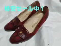フェラガモ Ferragamo フラットシューズ 赤