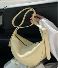 春カラー　パステルカラー　ショルダーバッグ　くすみカラー　春コーデ　デート