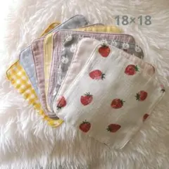 ハンドメイド　いちごとウサギ他ガーゼハンカチ8枚セット　　女の子セット
