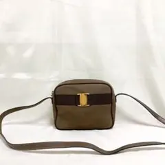 サルヴァトーレ フェラガモ ミニショルダーバッグ スウェード ヴァラリボン