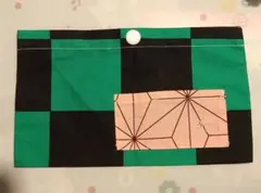 緑と黒のチェック柄マスクケース