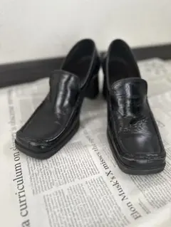 あしながおじさん黒のローファー