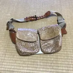 Ｌ&KONDOショルダーバッグ。
